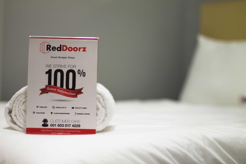 Отель Reddoorz @ Legian Street Кута Экстерьер фото